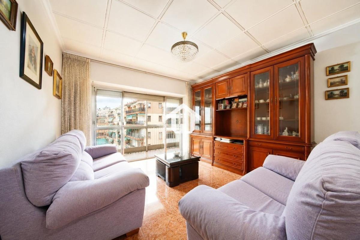 Продажа квартиры на Piso en Calle de Sant Mateu, Carolinas Altas, Alicante / Alacant, Аликанте / Алакант
photo 3