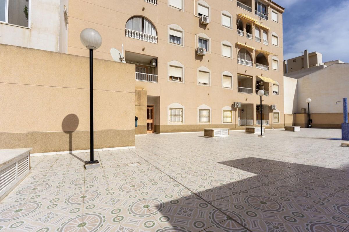 Venta de piso en Piso en Rambla Juan Mateo García, El Molino, Torrevieja, Torrevieja
photo 2