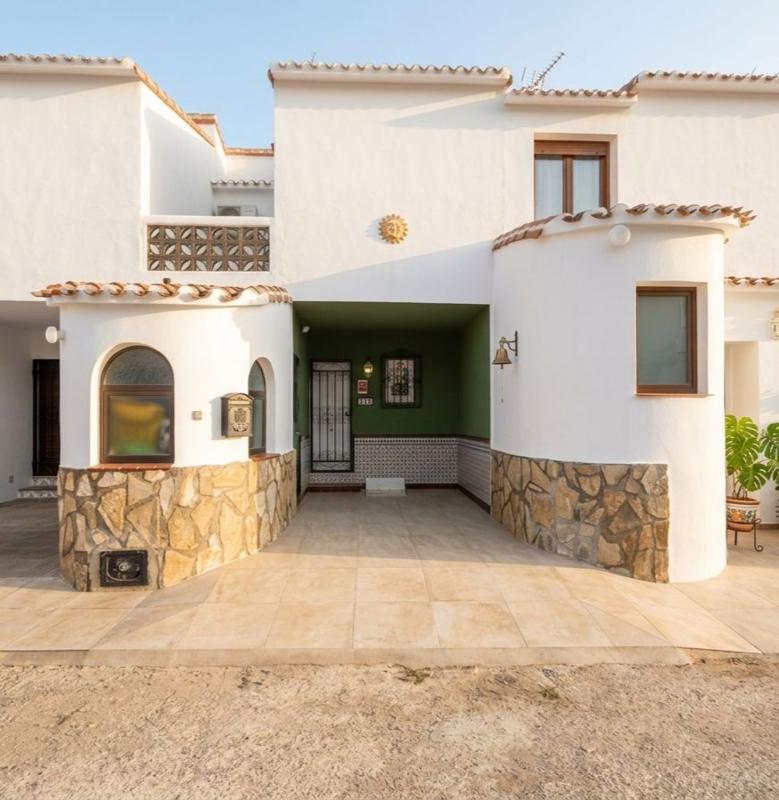 Sale of townhouse in  Chalet adosado en Calle Agró, Les Bovetes-La Felicidad, Denia , Denia photo 2