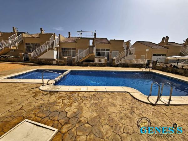 Chalet pareado en Partida Lomas del Polo, 3, Urbanizaciones, Guardamar del Segura photo 1