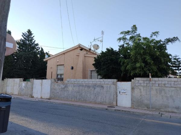Casa o chalet independiente en Calle Berta Von Sutter s/n, Zona los Frutales, Torrevieja photo 3