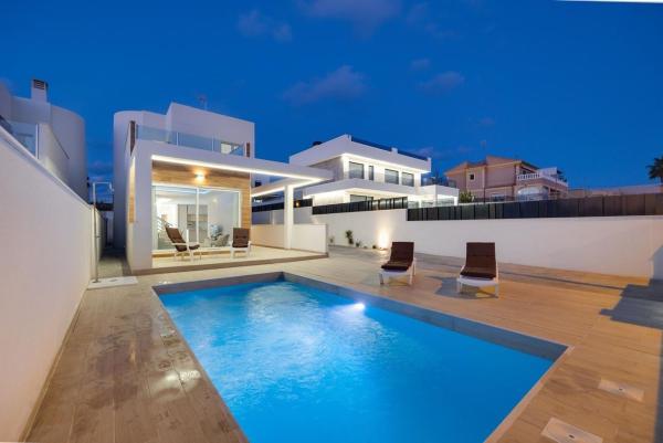 Casa o chalet independiente en Avenida del Sur, 23, Aguas Nuevas, Torrevieja photo 1