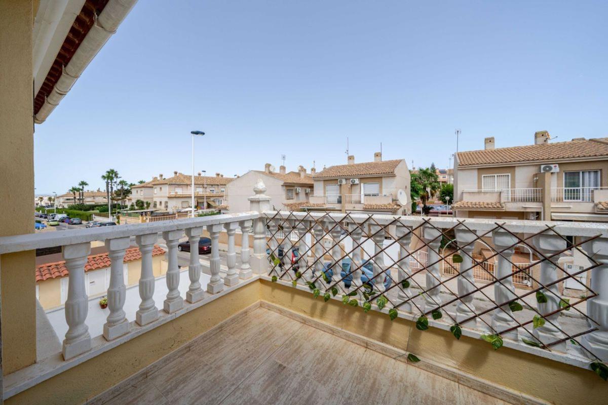 Venta de piso en Piso en Calle Licenciado Vidriera, Aguas Nuevas, Torrevieja, Torrevieja
photo 1