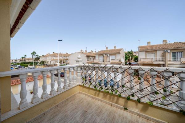 Piso en venta en Piso en Calle Licenciado Vidriera, Aguas Nuevas, Torrevieja, Torrevieja photo 1