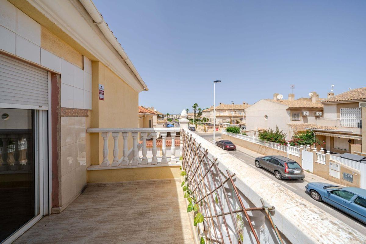 Venta de piso en Piso en Calle Licenciado Vidriera, Aguas Nuevas, Torrevieja, Torrevieja
photo 2
