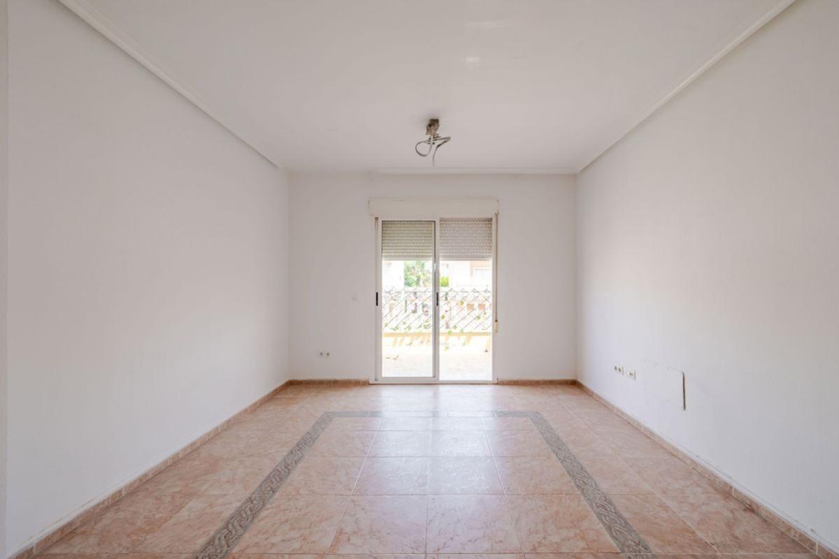 Venta de piso en Piso en Calle Licenciado Vidriera, Aguas Nuevas, Torrevieja, Torrevieja
photo 3