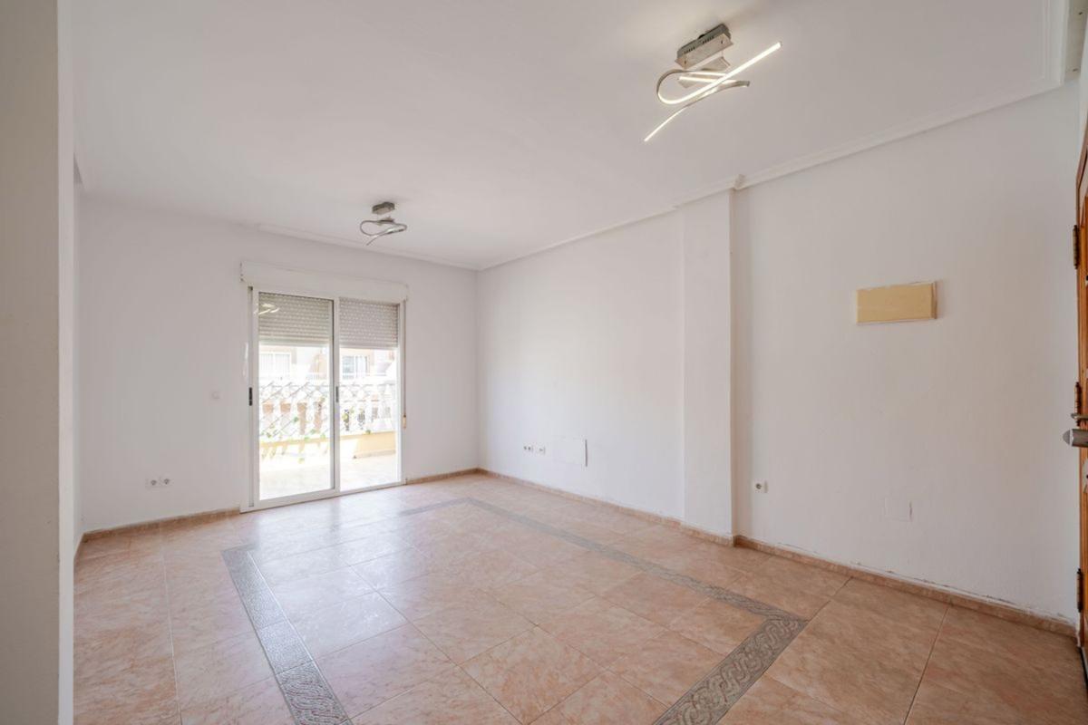 Venta de piso en Piso en Calle Licenciado Vidriera, Aguas Nuevas, Torrevieja, Torrevieja
photo 4