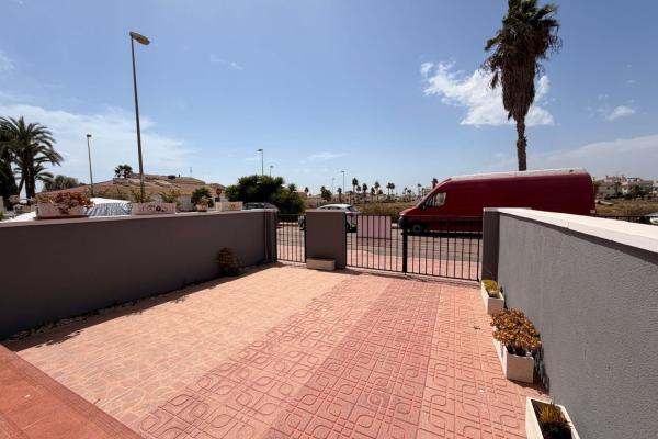 Частный шале на продаже в  Casa o chalet en Centro, Rojales, Рохалес photo 3