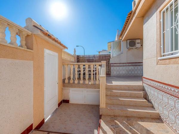 Частный шале на продаже в  Casa o chalet en Los Balcones - Los Altos del Edén, Torrevieja, Торревьеха photo 1