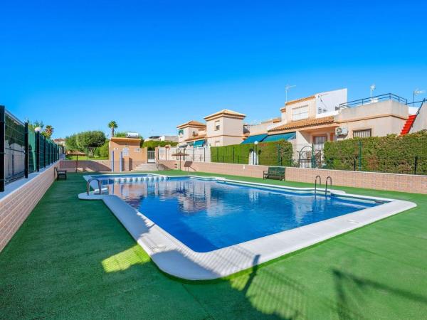Частный шале на продаже в  Casa o chalet en Los Balcones - Los Altos del Edén, Torrevieja, Торревьеха photo 2