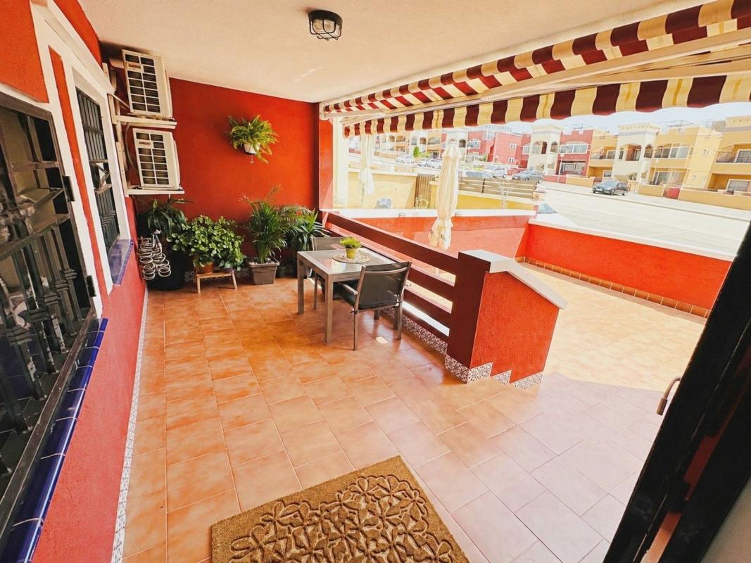 Venta de chalet adosado en  Chalet adosado en Zona Lago - Los Almendros, Orihuela , Orihuela photo 2