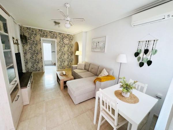 Chalet adosado en Zona Lago - Los Almendros, Orihuela thumbnail 2