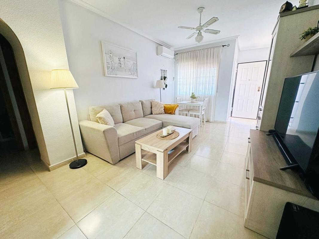 Venta de chalet adosado en  Chalet adosado en Zona Lago - Los Almendros, Orihuela , Orihuela photo 4