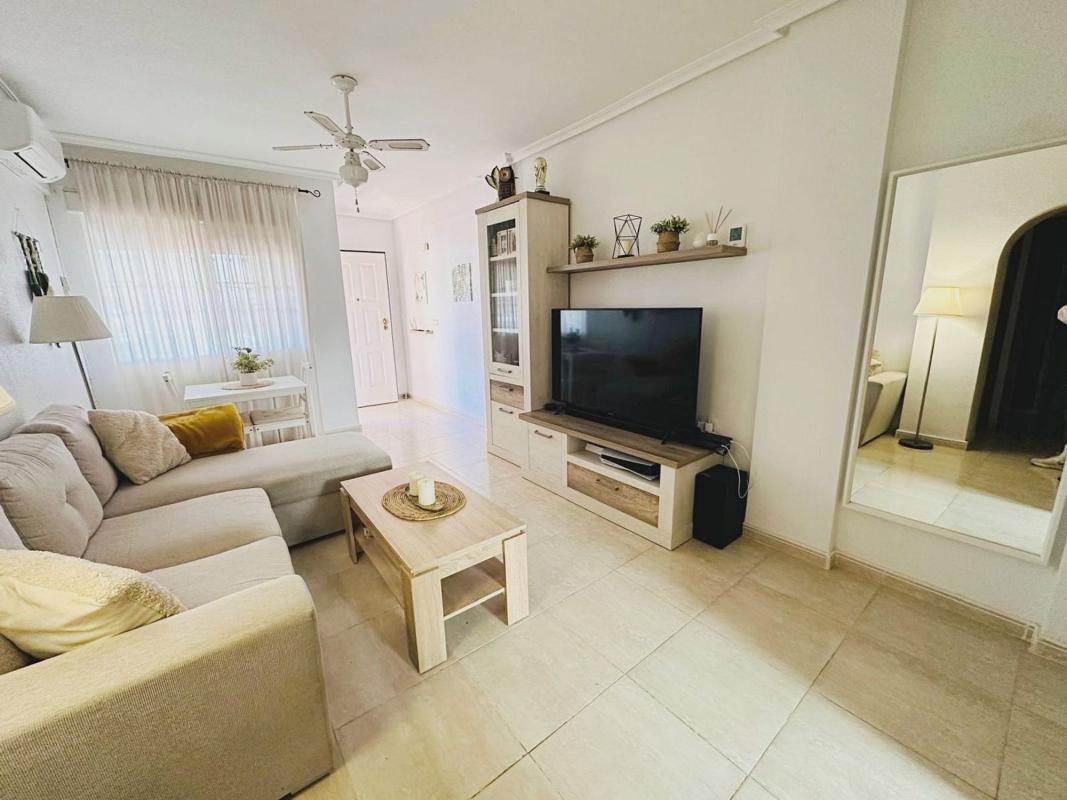Venta de chalet adosado en  Chalet adosado en Zona Lago - Los Almendros, Orihuela , Orihuela photo 5