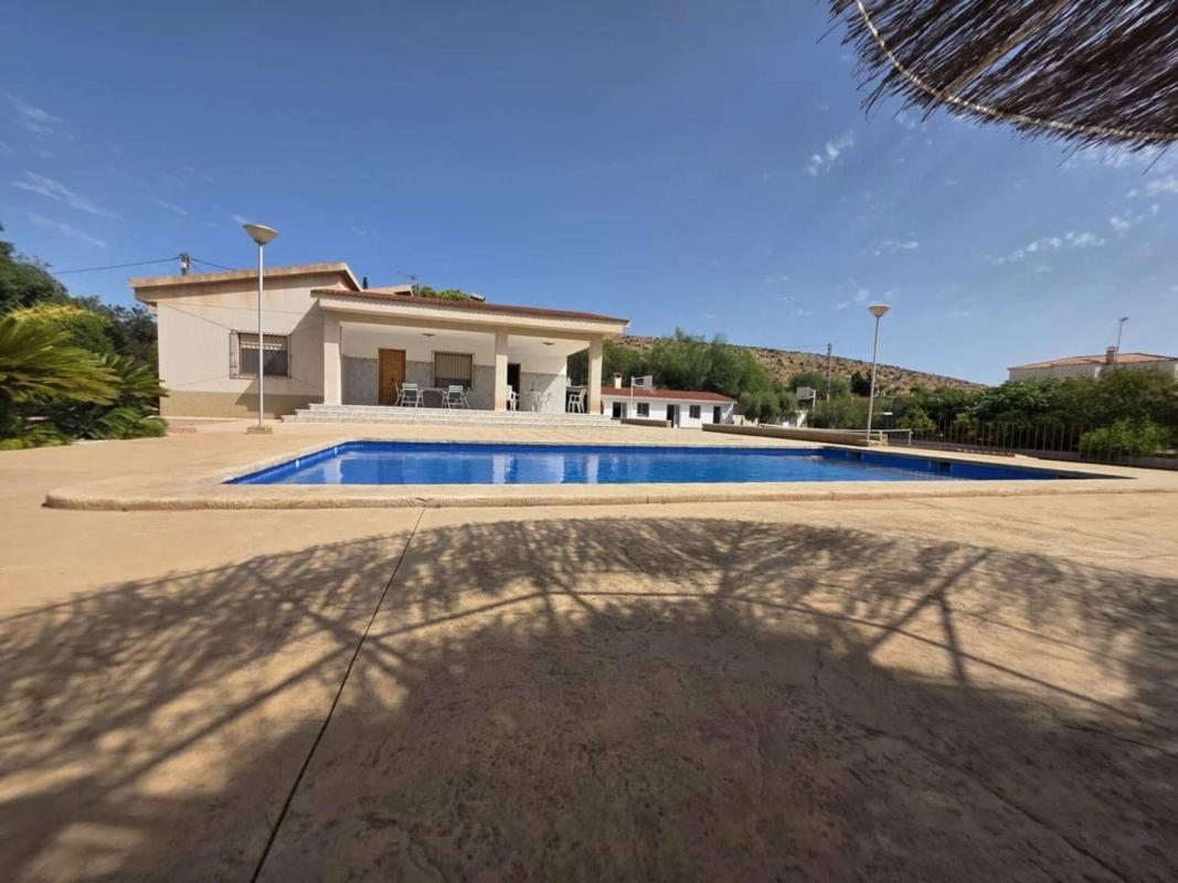 Propiedades en venta y alquiler en España photo 1