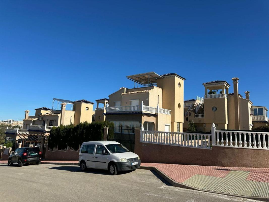 Продажа отдельного шале в  Casa o chalet en Villamartín, Orihuela, Ориуэла photo 2