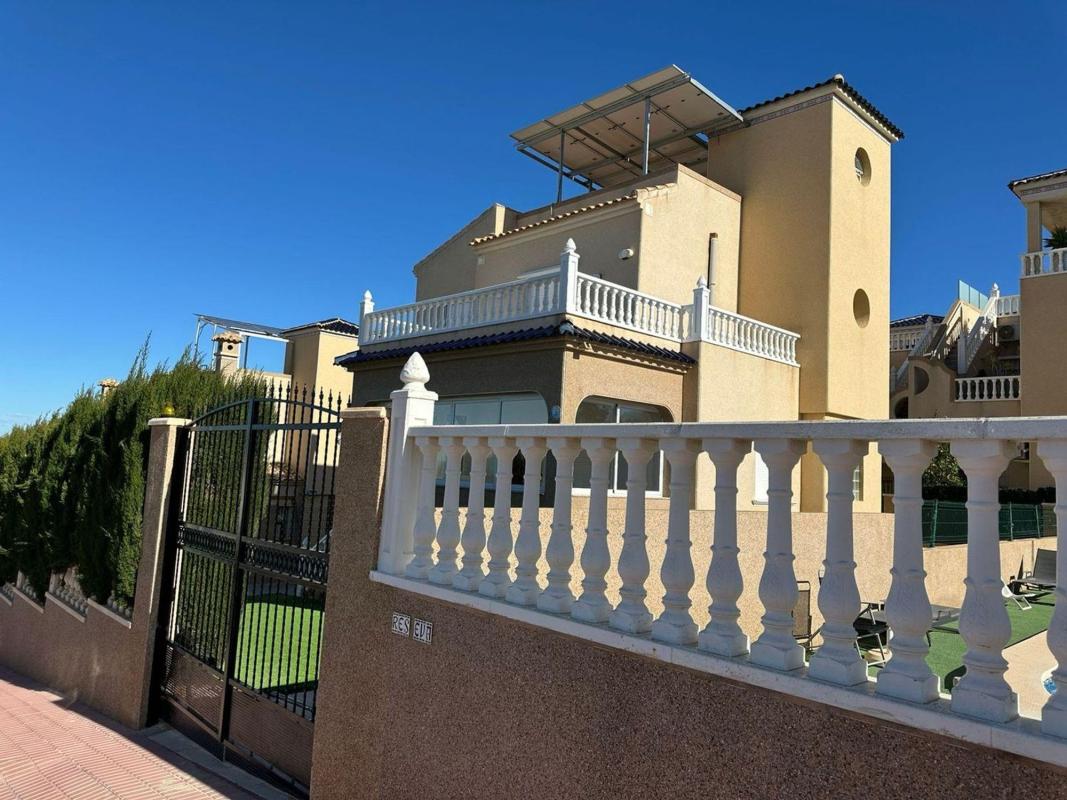 Продажа отдельного шале в  Casa o chalet en Villamartín, Orihuela, Ориуэла photo 3