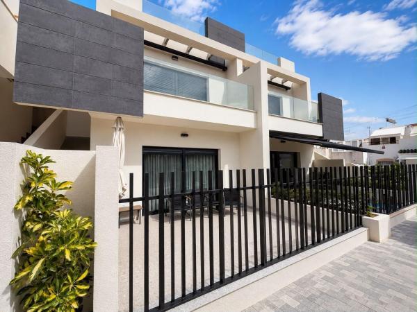 Частный шале на продаже в  Casa o chalet en Los Balcones - Los Altos del Edén, Torrevieja, Торревьеха photo 1