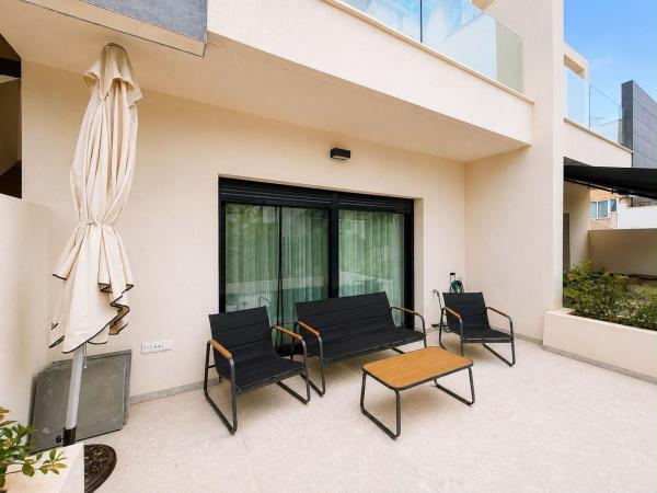 Частный шале на продаже в  Casa o chalet en Los Balcones - Los Altos del Edén, Torrevieja, Торревьеха photo 2