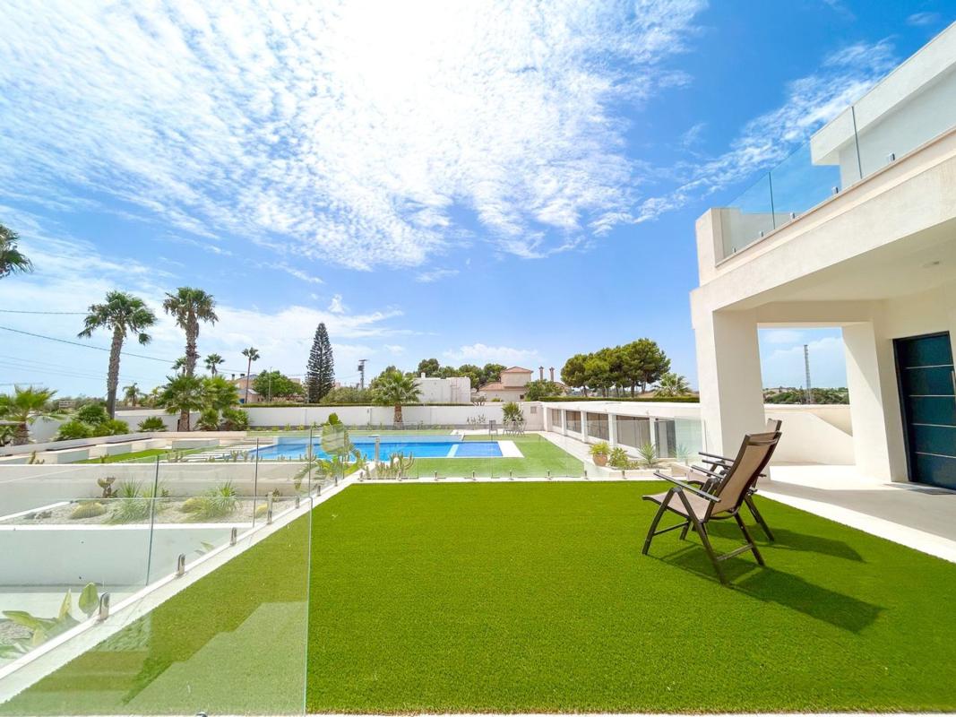 Sale of independent chalet in Casa o chalet en Los Montesinos, Los Montesinos
 photo 2