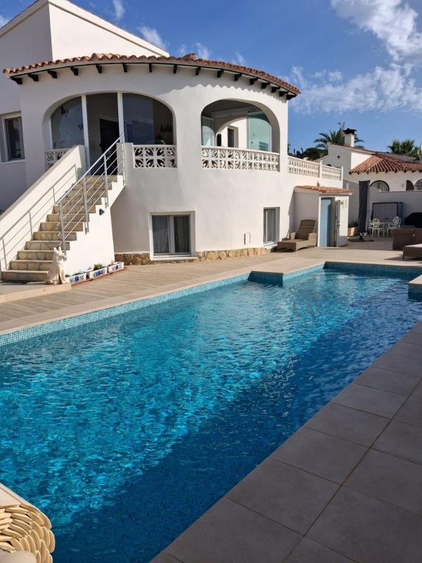 Properties for sale and rent in Spain photo 2