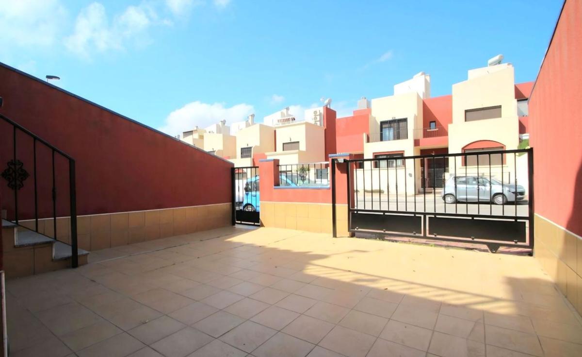 Sale of townhouse in Chalet adosado en Parque Acuático - Sector 25, Torrevieja , Torrevieja photo 5