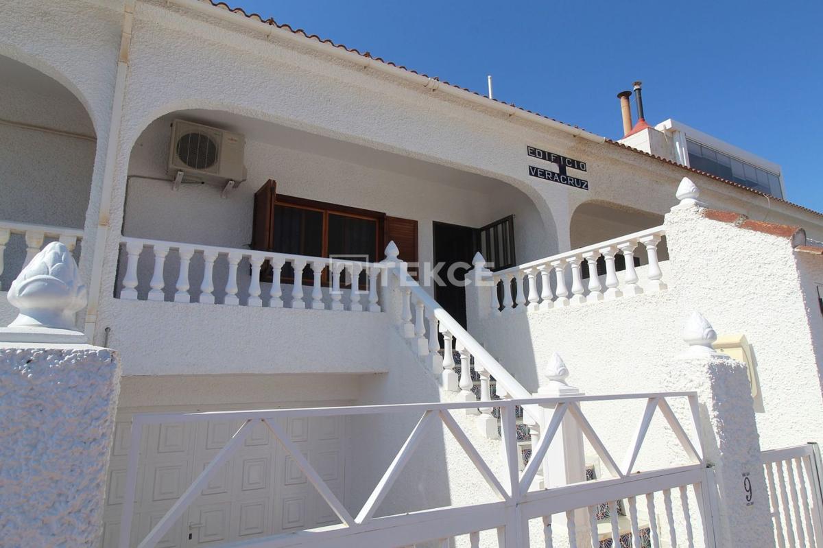 Sale of townhouse in Chalet adosado en Avenida Suiza, Los Europeos, Torrevieja , Torrevieja photo 2