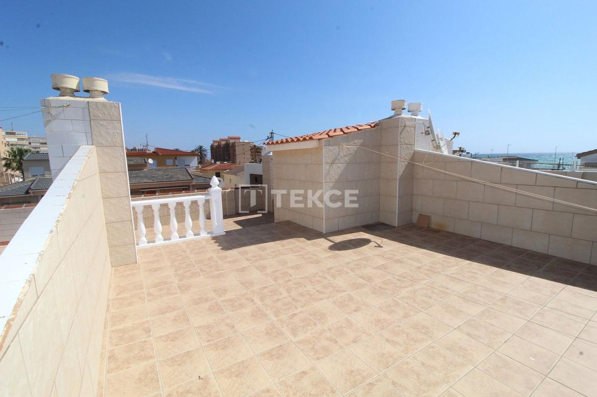 Sale of townhouse in Chalet adosado en Avenida Suiza, Los Europeos, Torrevieja , Torrevieja photo 5