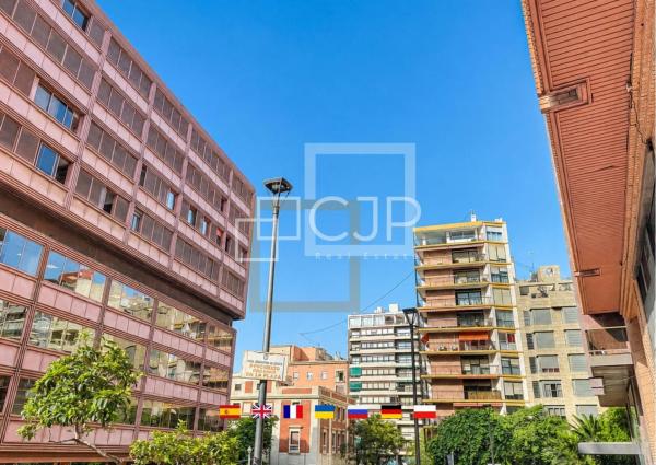 Sprzedaż mieszkania w Piso en Plaza de San Cristóbal, Casco Histórico-Santa Cruz, Alicante / Alacant, Alicante / Alacant
 photo 1