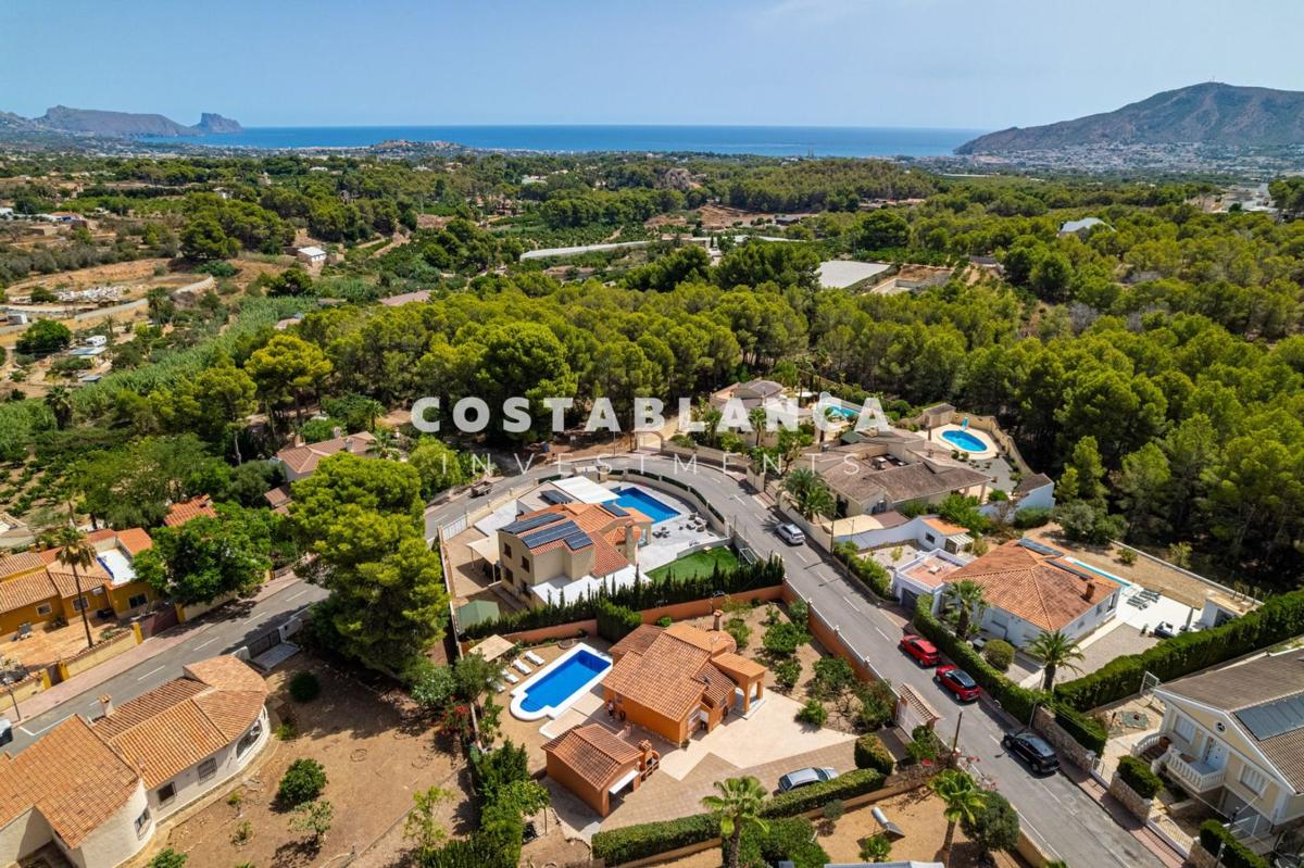 Venta de chalet independiente en Casa o chalet en Calle Riu Duero, Colonia Escandinavia-Cautivador, Alfaz del Pi, Alfaz del Pi
photo 1