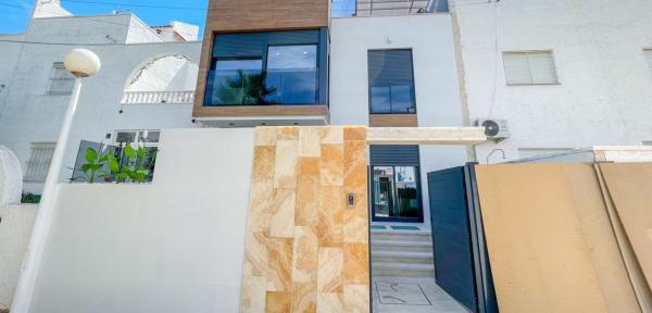 Chalet adosado en Calle Londres s/n, Nueva Torrevieja, Torrevieja photo 4