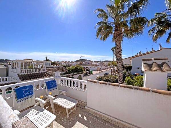 Chalet pareado en Calle Bertomeu Roig, Urbanizaciones, Guardamar del Segura thumbnail 2