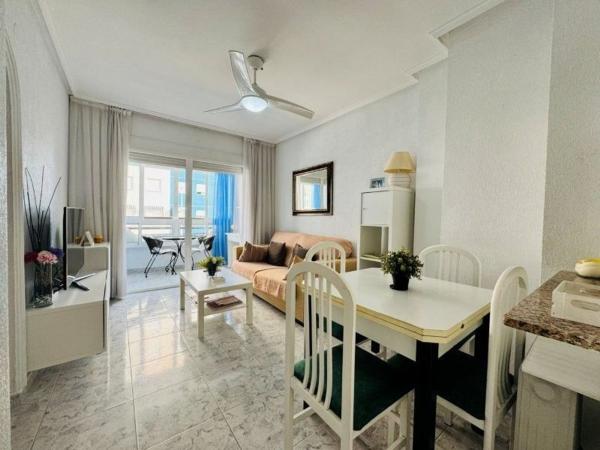 Venta de piso en Piso en Calle Adriano, Gaspar Perrelló, Torrevieja, Torrevieja
 photo 1