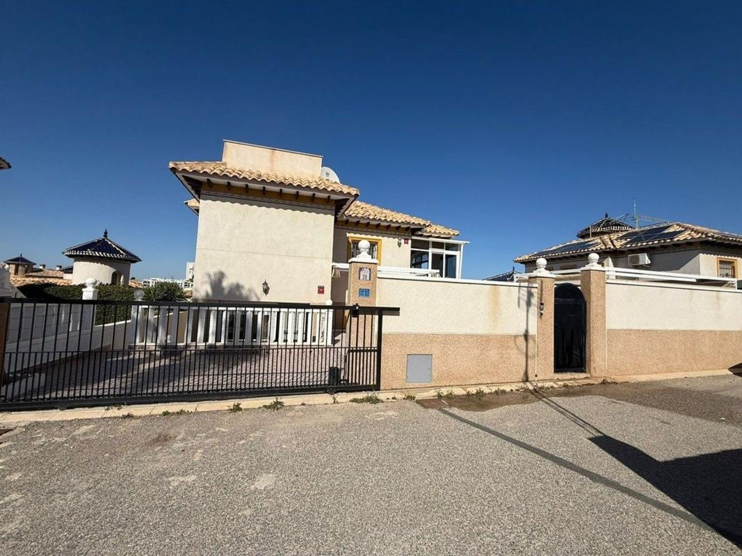 Properties for sale and rent in Spain photo 2