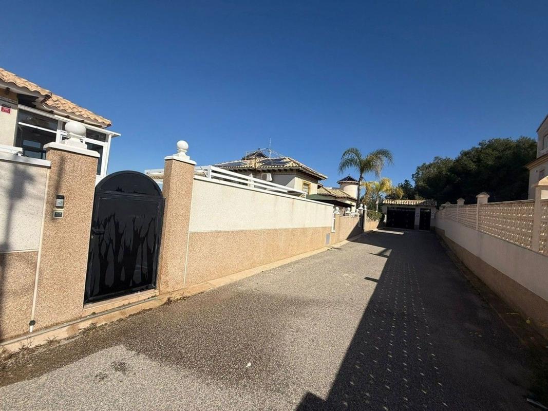 Properties for sale and rent in Spain photo 3