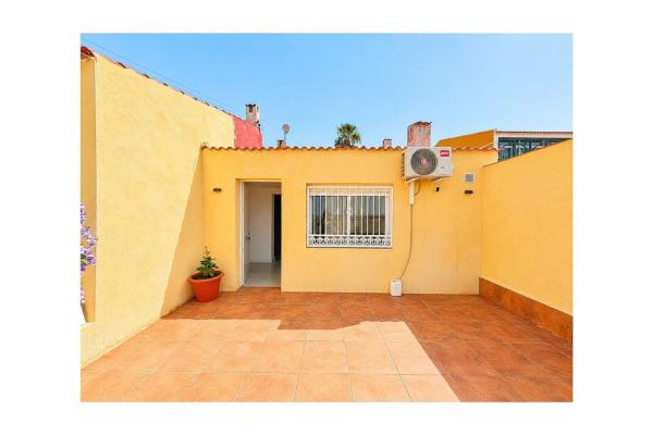 Chalet adosado en Calle Gavilán, La Siesta - El Salado - Torreta, Torrevieja thumbnail 2