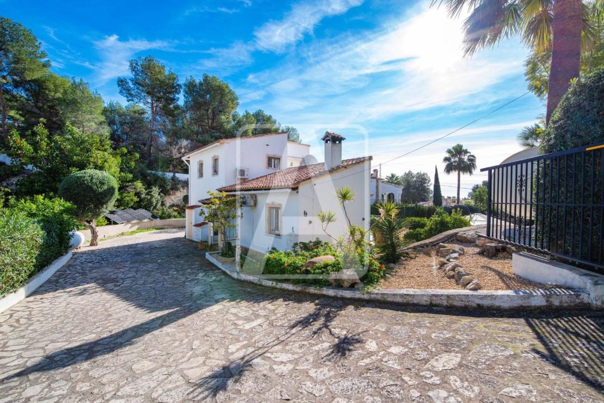 Properties for sale and rent in Spain photo 4