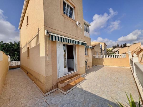 Casa o chalet independiente en Calle del Pino, Los Balcones - Los Altos del Edén, Torrevieja photo 1