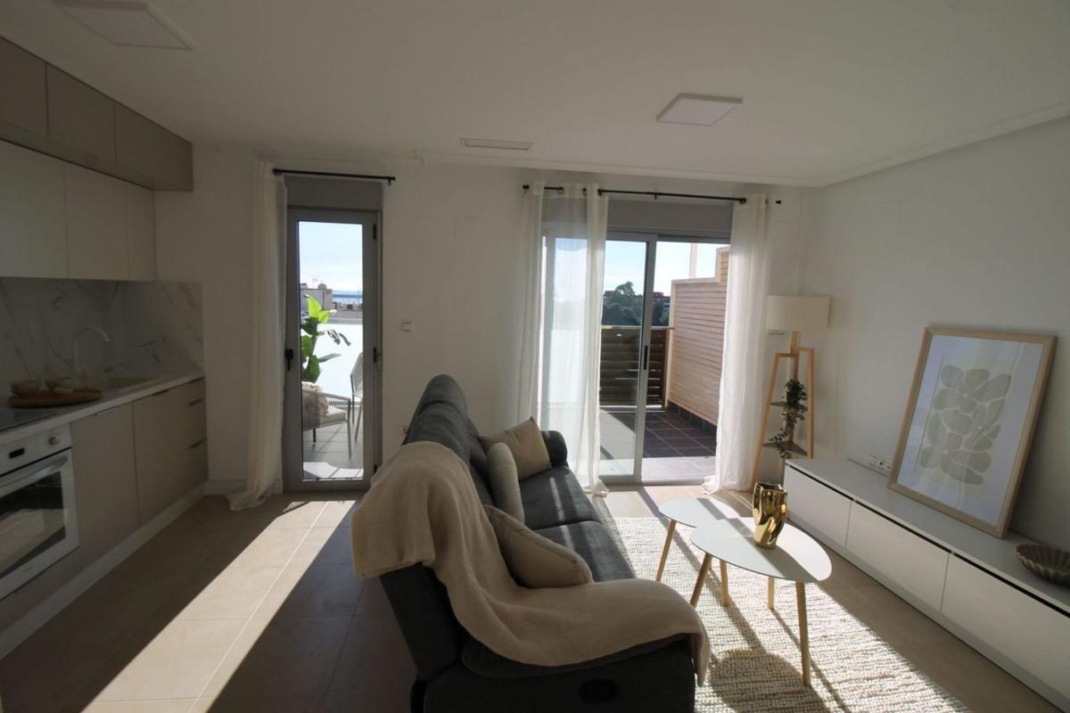 Продажа квартиры на Piso en Calle Campoamor, 12, Puerto Deportivo, Torrevieja, Торревьеха
 photo 2