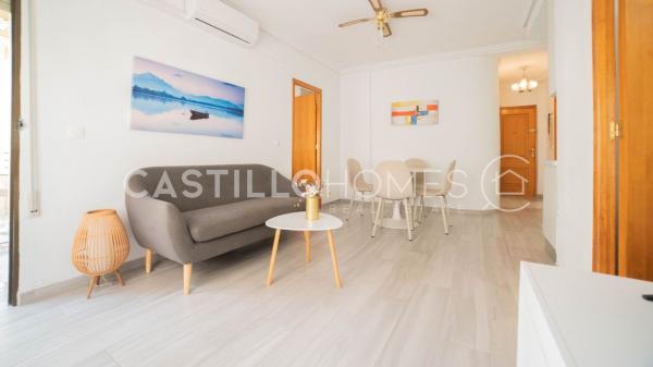 Venta de piso en Piso en Las Piscinas Naturales, Torrevieja, Torrevieja
 photo 1