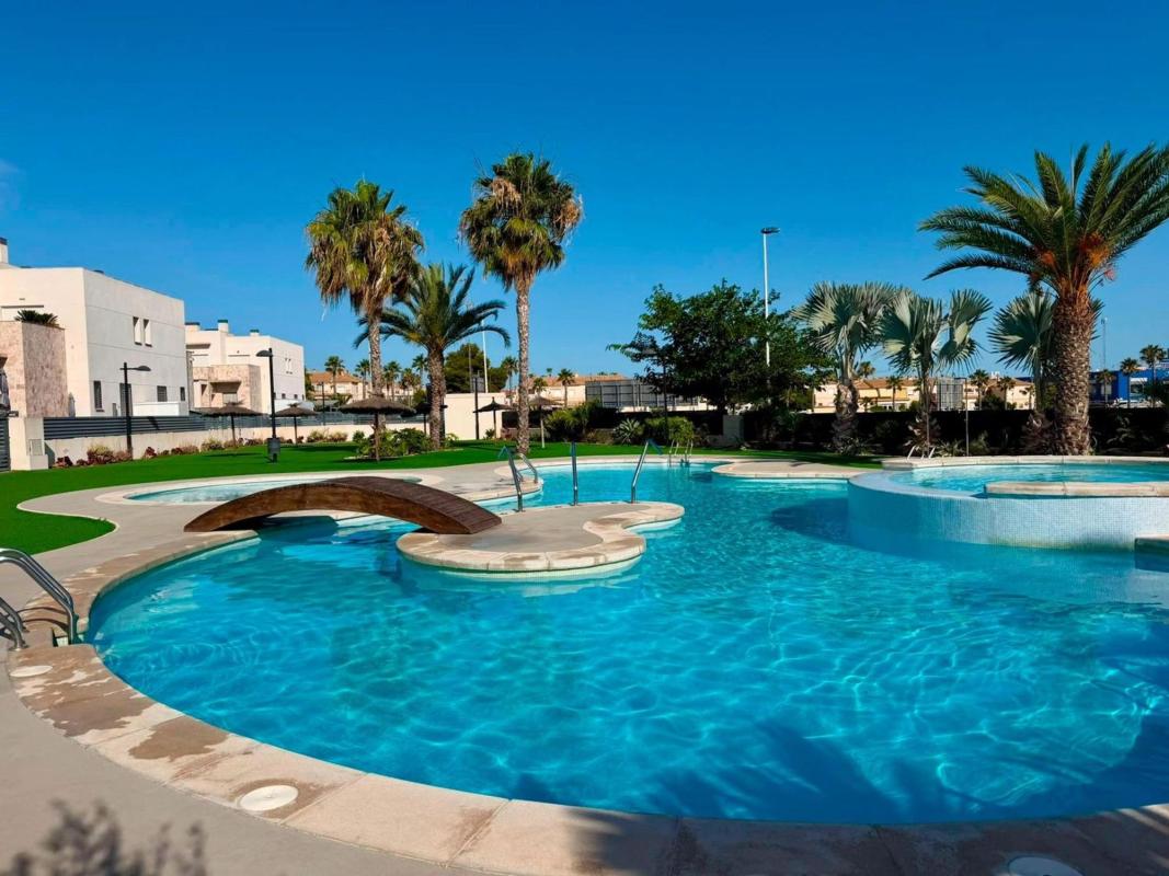 Venta de piso en Piso en Parque Acuático - Sector 25, Torrevieja, Torrevieja
photo 2