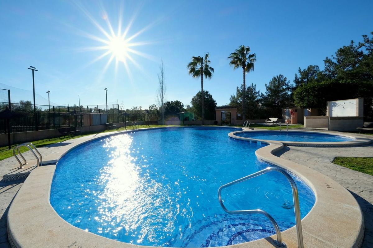 Venta de chalet adosado en  Chalet adosado en Zona Lago - Los Almendros, Orihuela , Orihuela photo 3