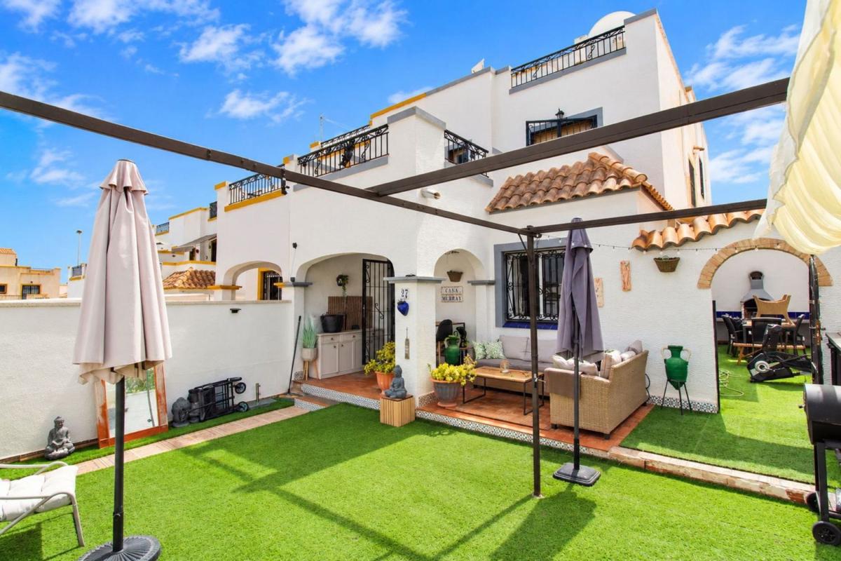 Venta de chalet adosado en  Chalet adosado en Zona Lago - Los Almendros, Orihuela , Orihuela photo 5