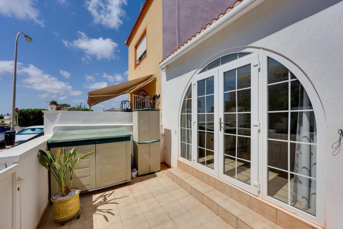 Sprzedaż szeregowego domku w Chalet adosado en Calle Liszt, La Siesta - El Salado - Torreta, Torrevieja , Torrevieja photo 1