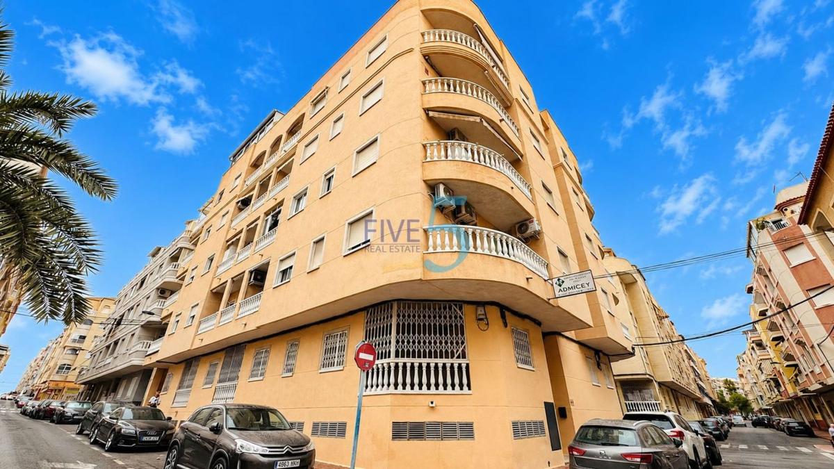 Venta de piso en Piso en Las Piscinas Naturales, Torrevieja, Torrevieja
photo 2