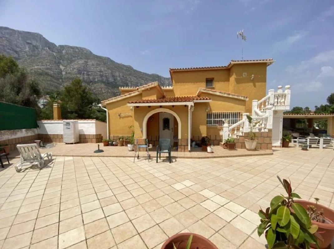 Properties for sale and rent in Spain photo 1