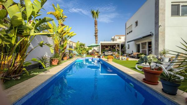 Casa o chalet independiente en Avenida Diego Ramírez Pastor, Parque de las Naciones, Torrevieja thumbnail 1