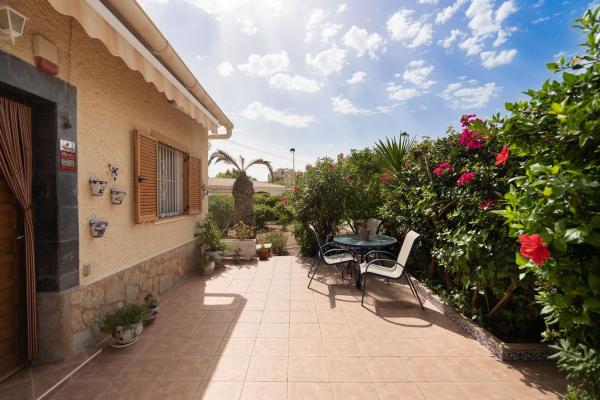 Chalet adosado en Calle Zaragoza, Cabo Cervera, Torrevieja thumbnail 1