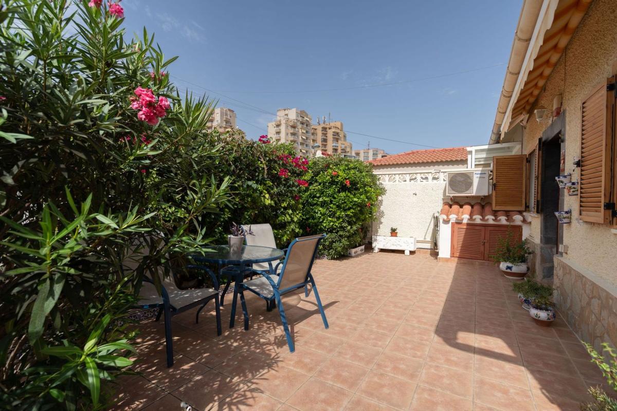 Sprzedaż szeregowego domku w Chalet adosado en Calle Zaragoza, Cabo Cervera, Torrevieja , Torrevieja photo 4