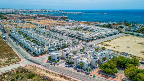 Casa o chalet independiente en Calle Urbano Arregui, 123, La Veleta, Torrevieja thumbnail 1